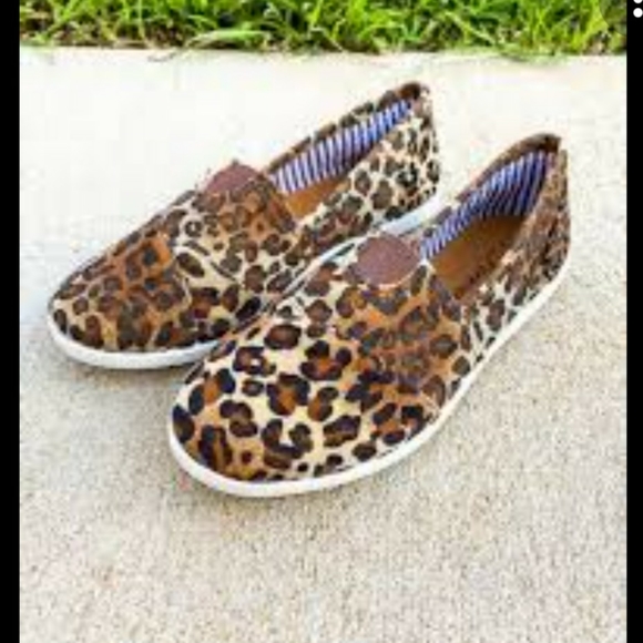 🐆 Leopard Print Slip On Shoes - Picture 3 of 16